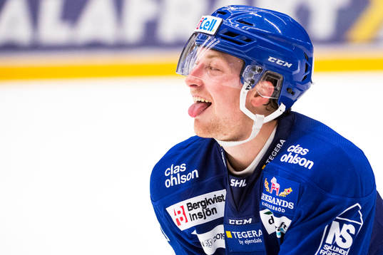 Leksands Linus Hultström sticker ut tungan och jublar