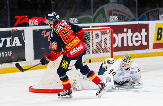 Djurgårdens Marcus Sörensen avgör matchen med 3-2 målet
