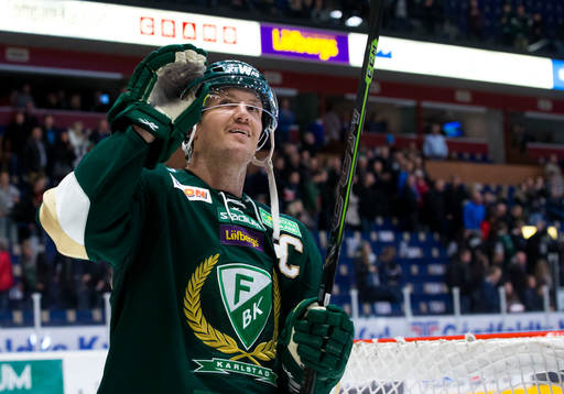 Färjestads Ole-Kristian Tollefsen vinkar åt supportrarna