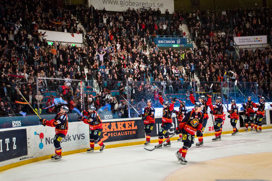 Djurgårdens spelare tackar publiken