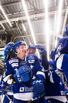 Leksands Linus Hultström och Tomi Sallinen jublar