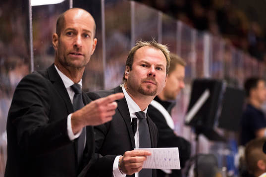 Modos huvudtränare Anders Forsberg  och Modos assisterande