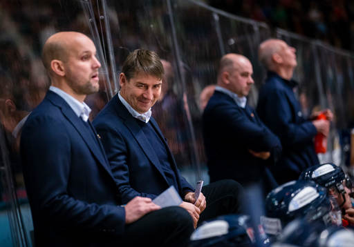 Djurgårdens tränare Hans Särkijärvi ser glad ut