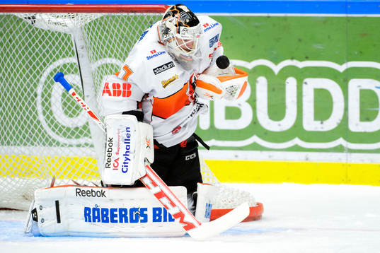 Karlskronasmålvakt Patrick Galbraith räddar