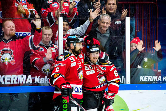 Malmö Redhawks Nicklas Jadeland firas av Colin Stuart