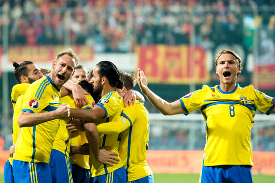 Sveriges Zlatan Ibrahimovic jublar