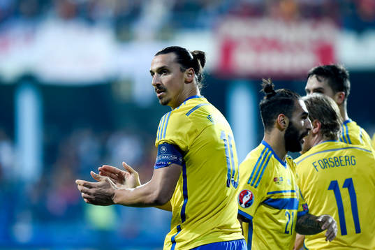 Sveriges Zlatan Ibrahimovic jublar
