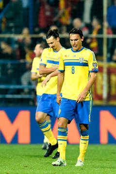 Sveriges Zlatan Ibrahimovic och Albin Ekdal  deppar