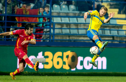Montenegros Vladimir Volkov och Sveriges Sebastian Larsson