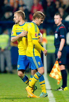 Sveriges Emil Forsberg ut och Sebastian Larsson in