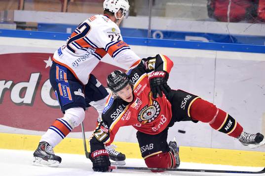 Luleås Emil Sylvegård faller