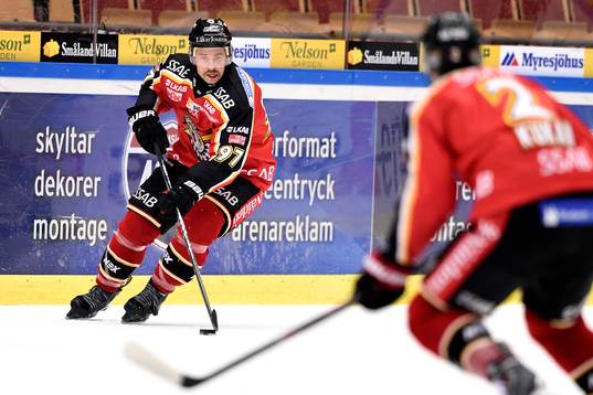 Luleås Per Ledin med pucken