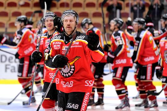 Luleås Per Ledin tackar publiken