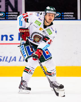 Frölundas Nicklas Lasu med pucken