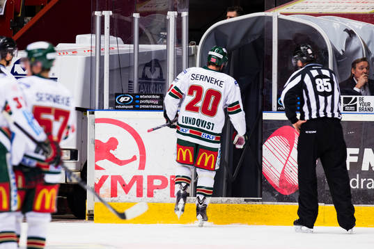 Frölundas Joel Lundqvist lämnar isen