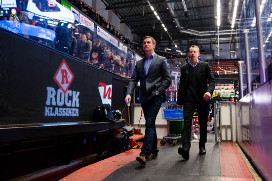 Frölundas tränare Roger Rönnberg och assisterande