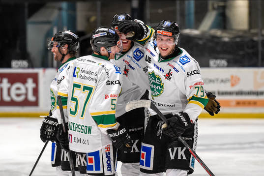 Björklövens Emil Lundberg jublar