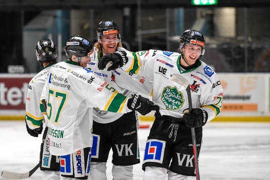 Björklövens Emil Lundberg jublar