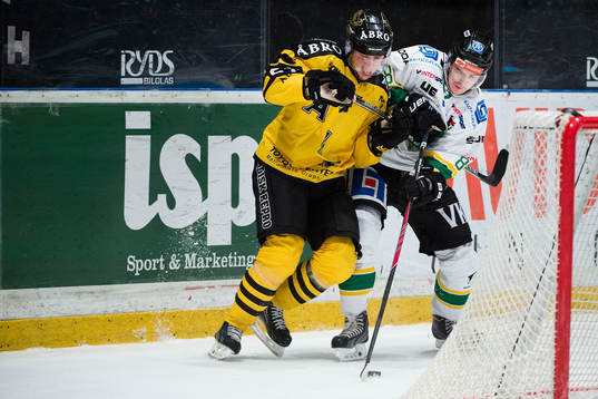 s Johan Andersson och Björklövens Tommy Wargh
