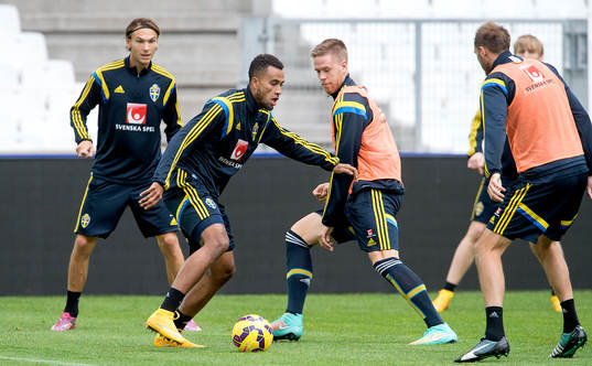 Sveriges Isaac Kiese Thelin och Pontus Jansson och Albin