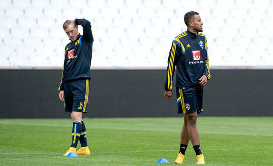 Sveriges John Guidetti och Isaac Kiese Thelin