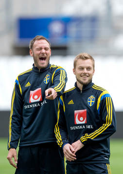 Sveriges Andreas Granqvist och Sebastian Larsson