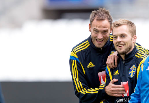 Sveriges Andreas Granqvist och Sebastian Larsson