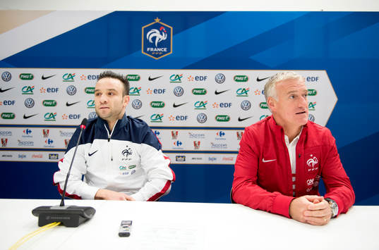 Frankrikes Mathieu Valbuena och Frankrikes förbundskapten