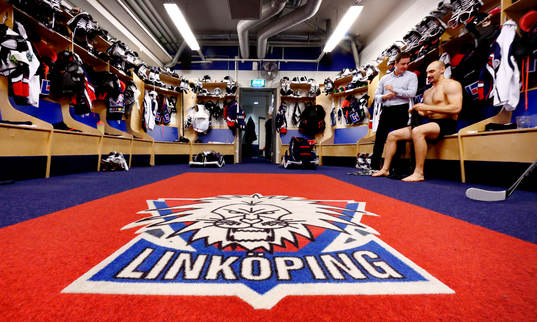 Linköpings Daniel Rahimi i omklädningsrummet före