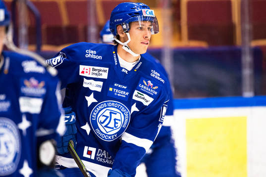 Leksands Jon Knuts före ishockeymatchen i SHL mellan