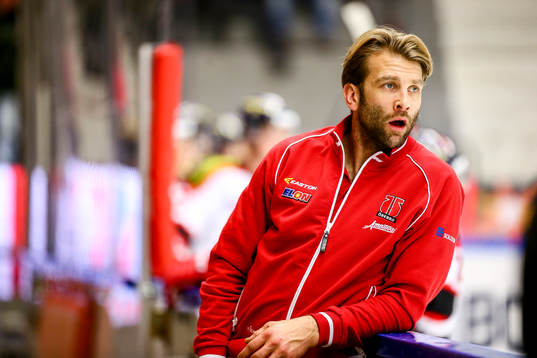 Örebros materialförvaltare Emil Kåberg jäspar