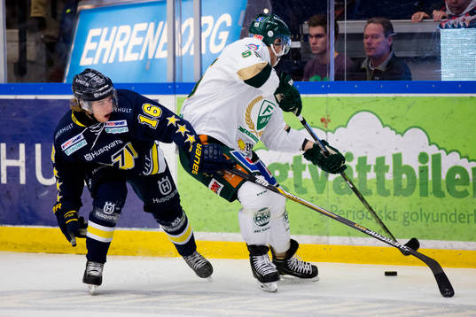 s Filip Sandberg mot Färjestads Ole-Kristian Tollefsen