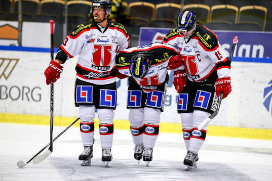 Örebros Johan Wiklander skadar sig
