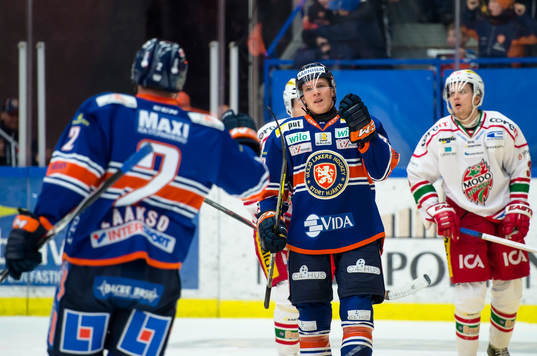 Växjös Patrik Lundh jublar
