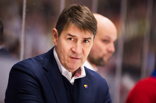 Djurgårdens Huvudtränare Hans Särkijärvi deppar
