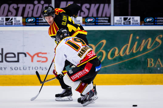 Brynäs Sondre Olden och Luleås Daniel Mannberg