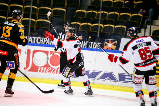 Örebros Henrik Löwdahl jublar