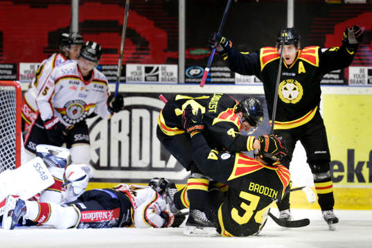 Brynäs Daniel Brodin jublar