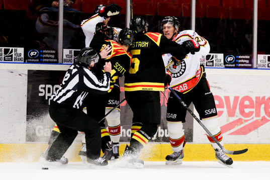 Bråk mellan Brynäs Lukas Kilström och Luleås Emil