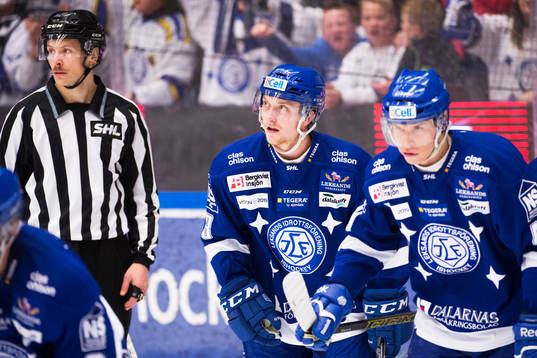 Leksands Linus Hultström och Tomi Sallinen jublar