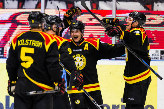 Brynäs Sebastian Enterfeldt jublar
