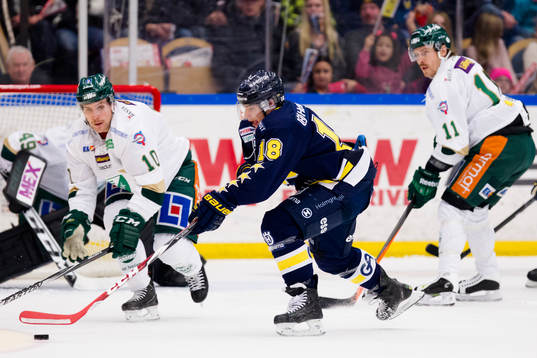s Kevin Fiala. Färjestads Anssi Salmela (h)