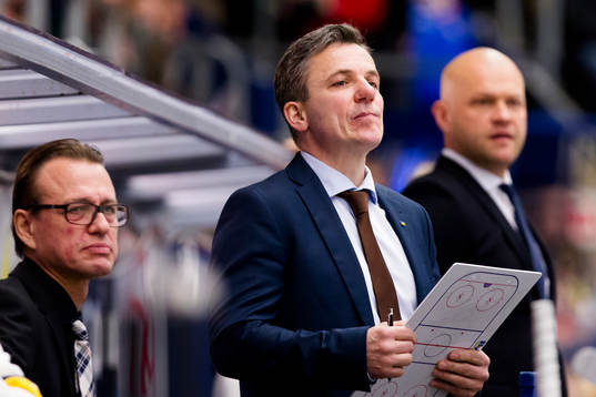 s tränartrio HV71:s assisterande tränare Fredrik