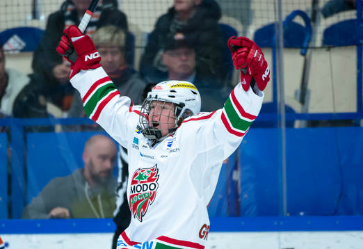 Modos Carl Grundström jublar