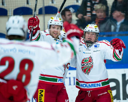 Modos Carl Grundström jublar
