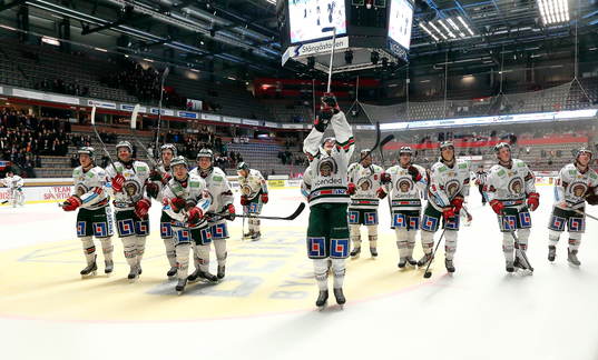 Frölunda jublar och tackar sina supprters