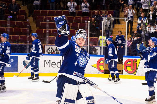 Leksands målvakt Oscar Alsenfelt jublar