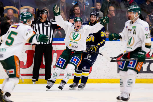 Färjestads Ole-Kristian Tollefsen, Linus Persson och Jakub