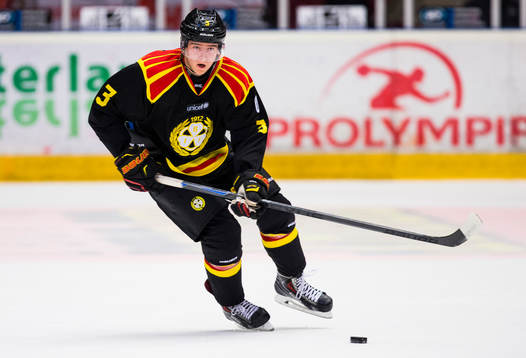 Brynäs Christian Djoos med pucken