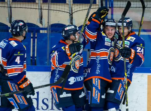 Växjös Robin Söderqvist har gjort 4-3 till Växjö